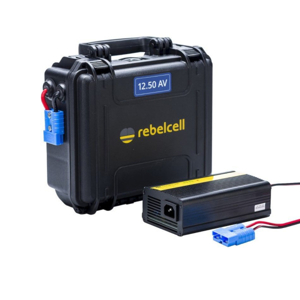Rebelcell Outdoorbox 12.50 AV - 12V / 50A - 634Wh Power Box + 12.6V10A Charger Bundle