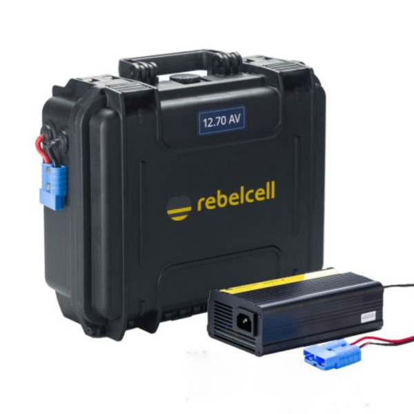 Rebelcell Outdoorbox 12.70 AV - 12V / 70A - 836Wh Power Box + 12.6V10A Charger Bundle